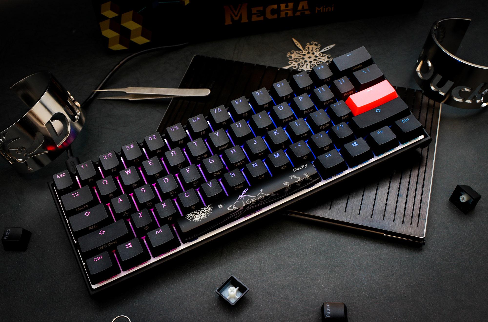 Teclado Gamer Ducky Mecha Mini V2 Rgb Kailh Box Brown Switch Mecanico Iso Sp