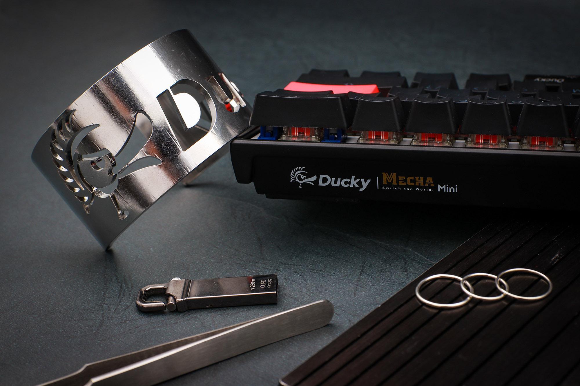 Teclado Gamer Ducky Mecha Mini V2 Rgb Kailh Box Brown Switch Mecanico Iso Sp