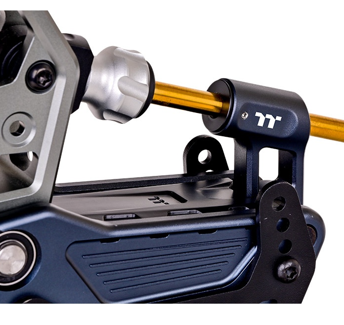 Simulador Thermaltake Pedalera Italiana Premium Xrp-l1 2 Pedales Con Celda De Carga