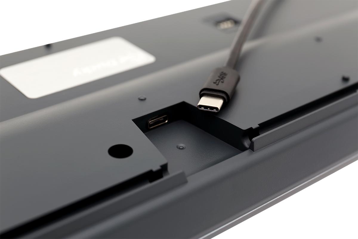 Teclado Mecanico Ducky One 2 Tkl Skyline Teclas Gris Oscuro Interruptor Rojo Ingles Pbt Doble Disparo Sin Costuras Estuche Gris Sin Led