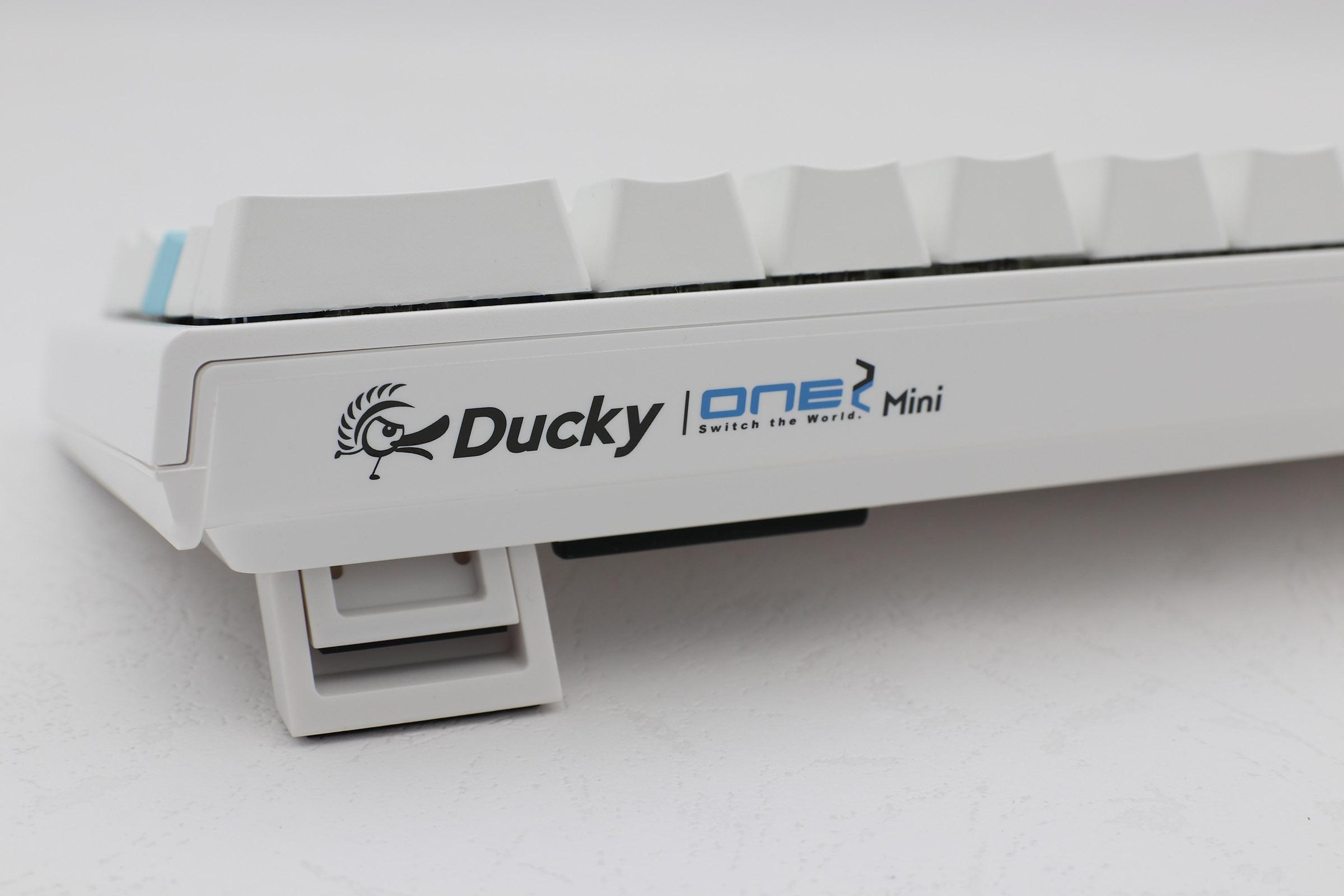 Teclado Gamer Ducky One 2 Mini Pure White Rgb Version  Gaming Cherry Mx Red Double-shot Pbt Mecanico