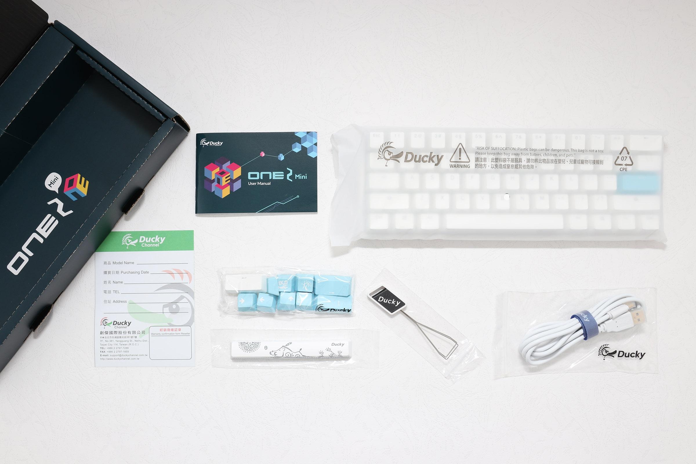 Teclado Gamer Ducky One 2 Mini Pure White Rgb Version  Gaming Cherry Mx Red Double-shot Pbt Mecanico