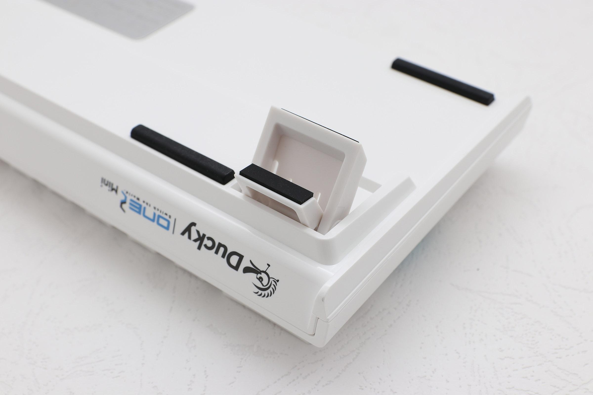 Teclado Gamer Ducky One 2 Mini Pure White Rgb Version  Gaming Cherry Mx Red Double-shot Pbt Mecanico