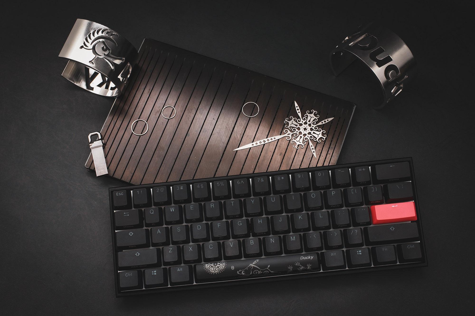 Teclado Gamer Ducky Mecha Mini V2 Rgb Kailh Box Brown Switch Mecanico Iso Sp